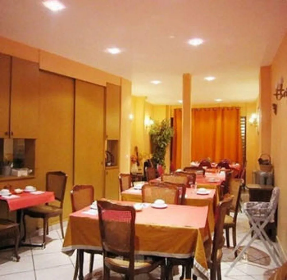 Hotel Hipotel Voltaire Bastille Paris