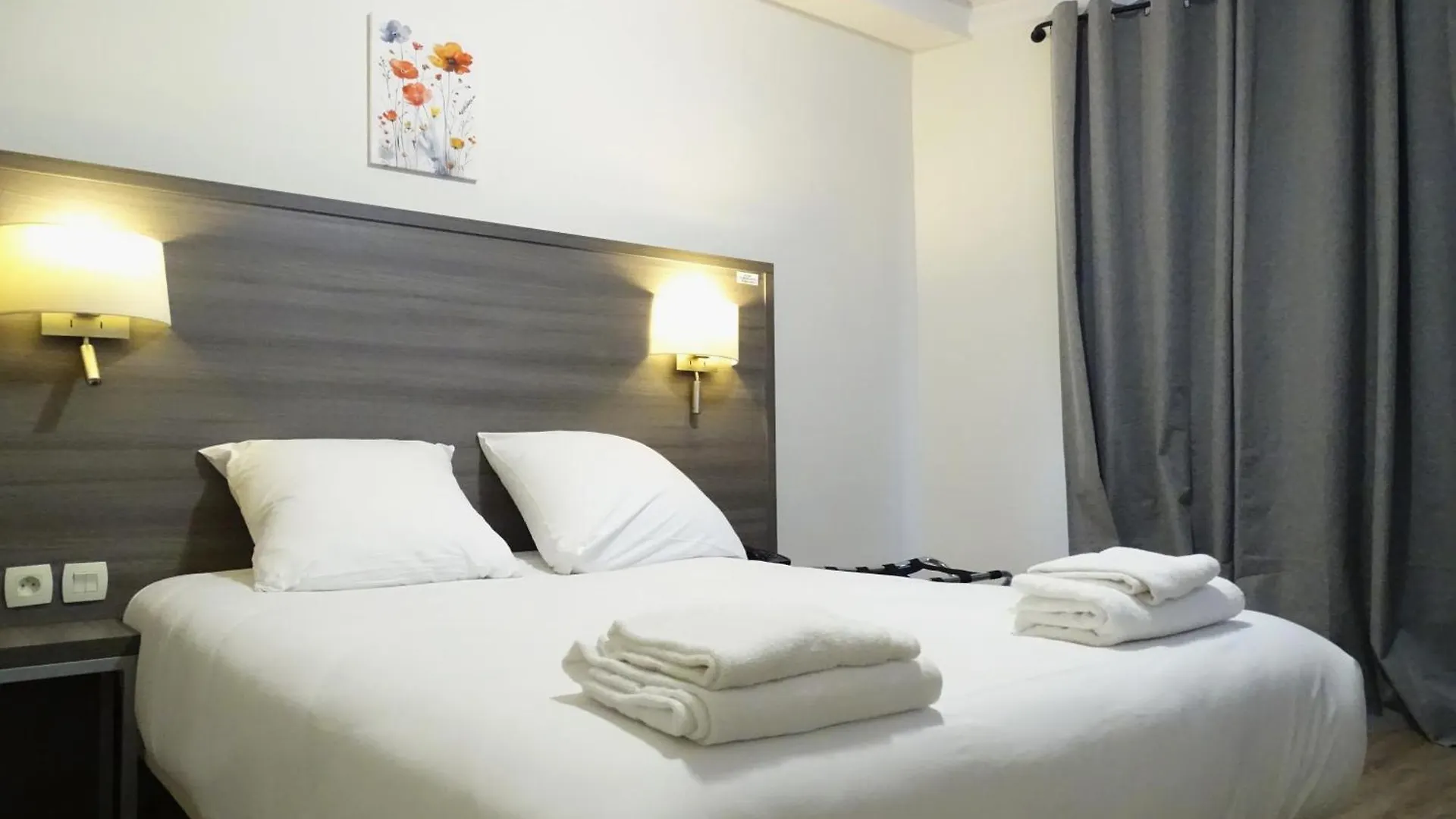 Hotel Hipotel Voltaire Bastille 3*
