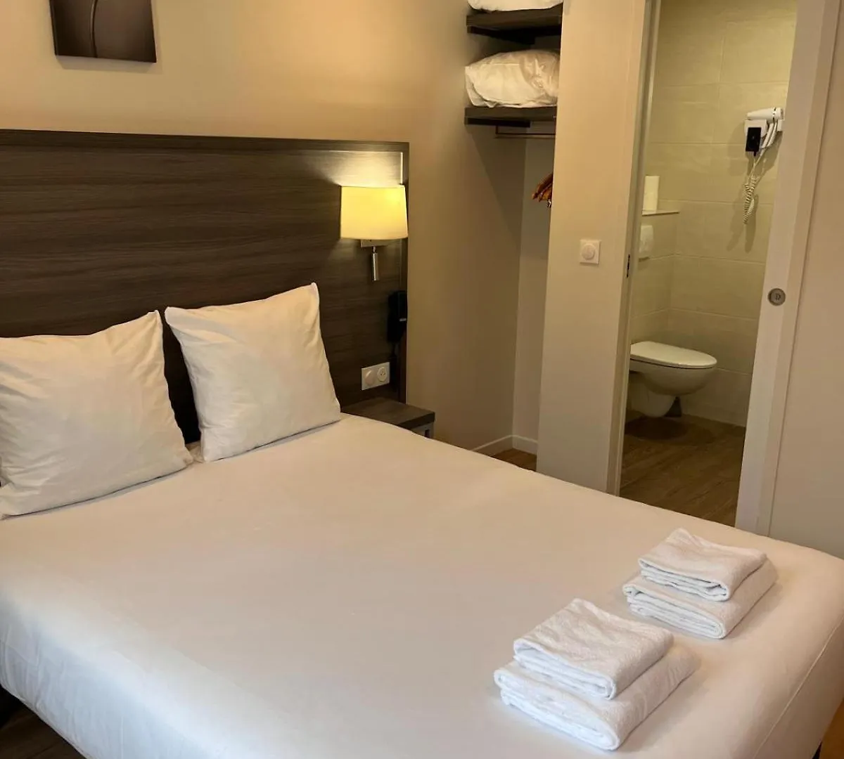 Hipotel Voltaire Bastille Hotel