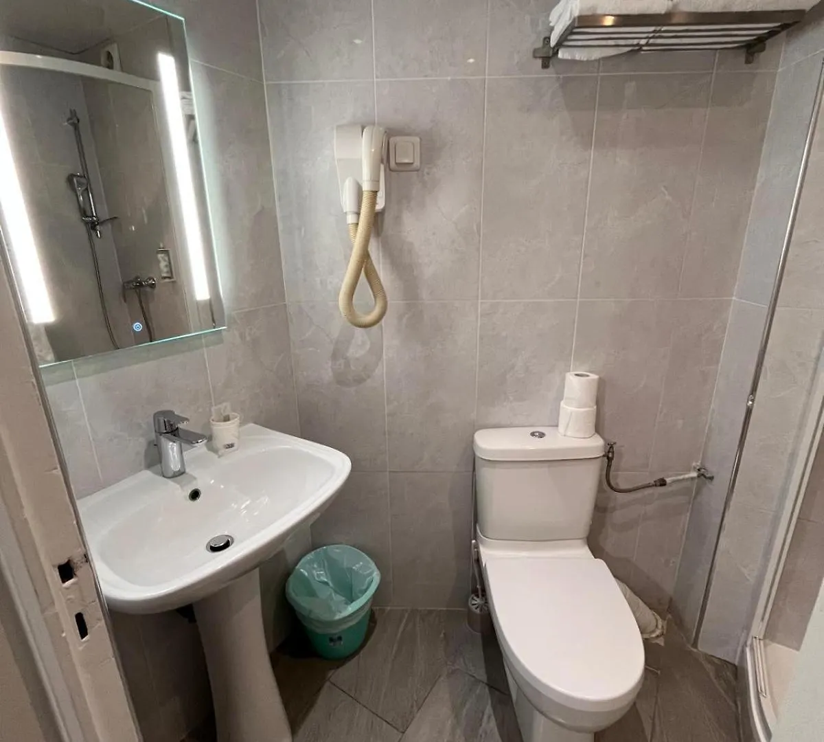 Hipotel Voltaire Bastille Hotel 3*