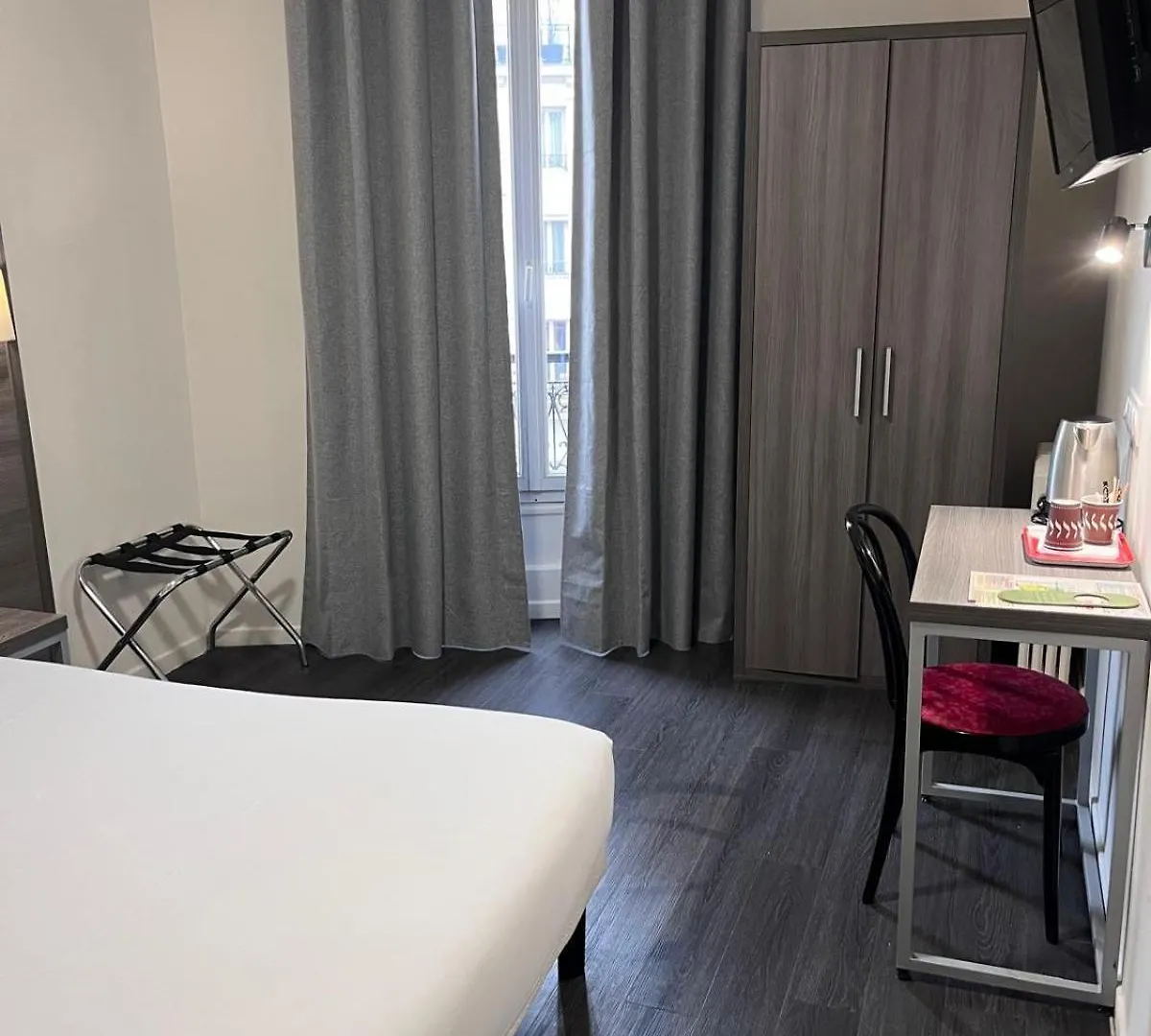 Hipotel Voltaire Bastille Hotel Paris